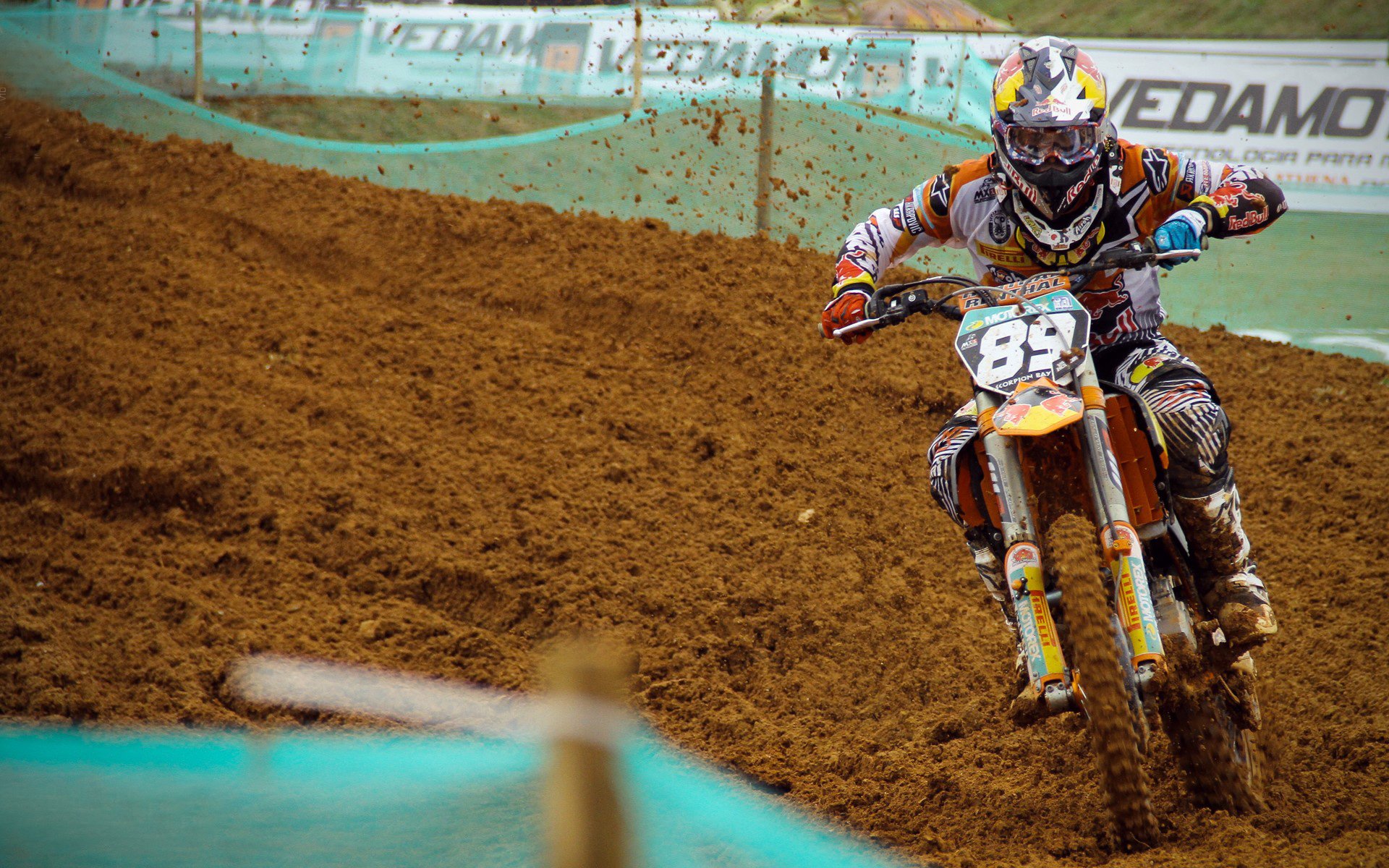 开云体育在线-_极光滑雪与光影秀：冬日奇观激荡心灵_，极光和滑雪总有一个要有的吧