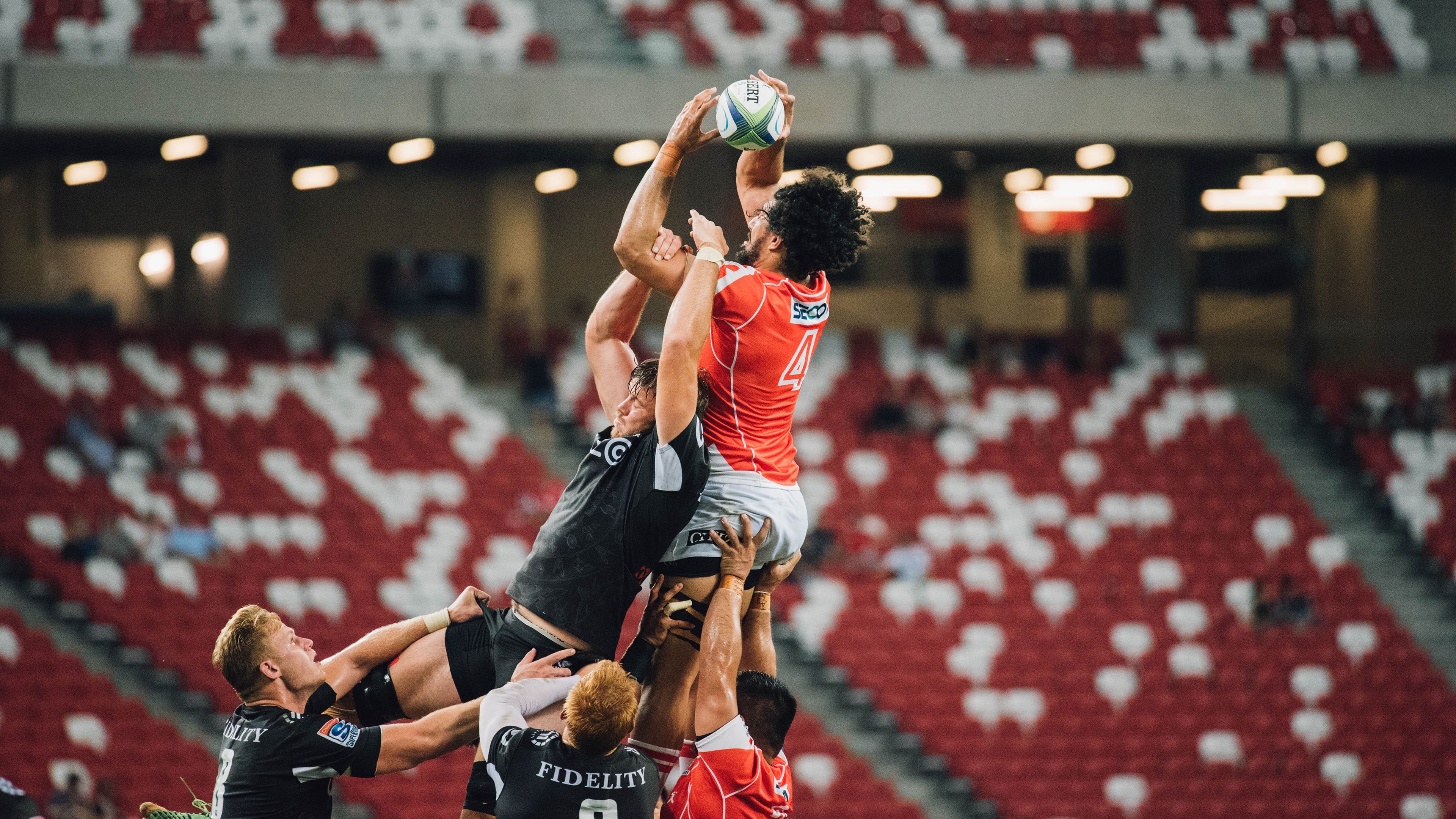 法甲决胜瞬间，球员展示斗志，法甲的比赛